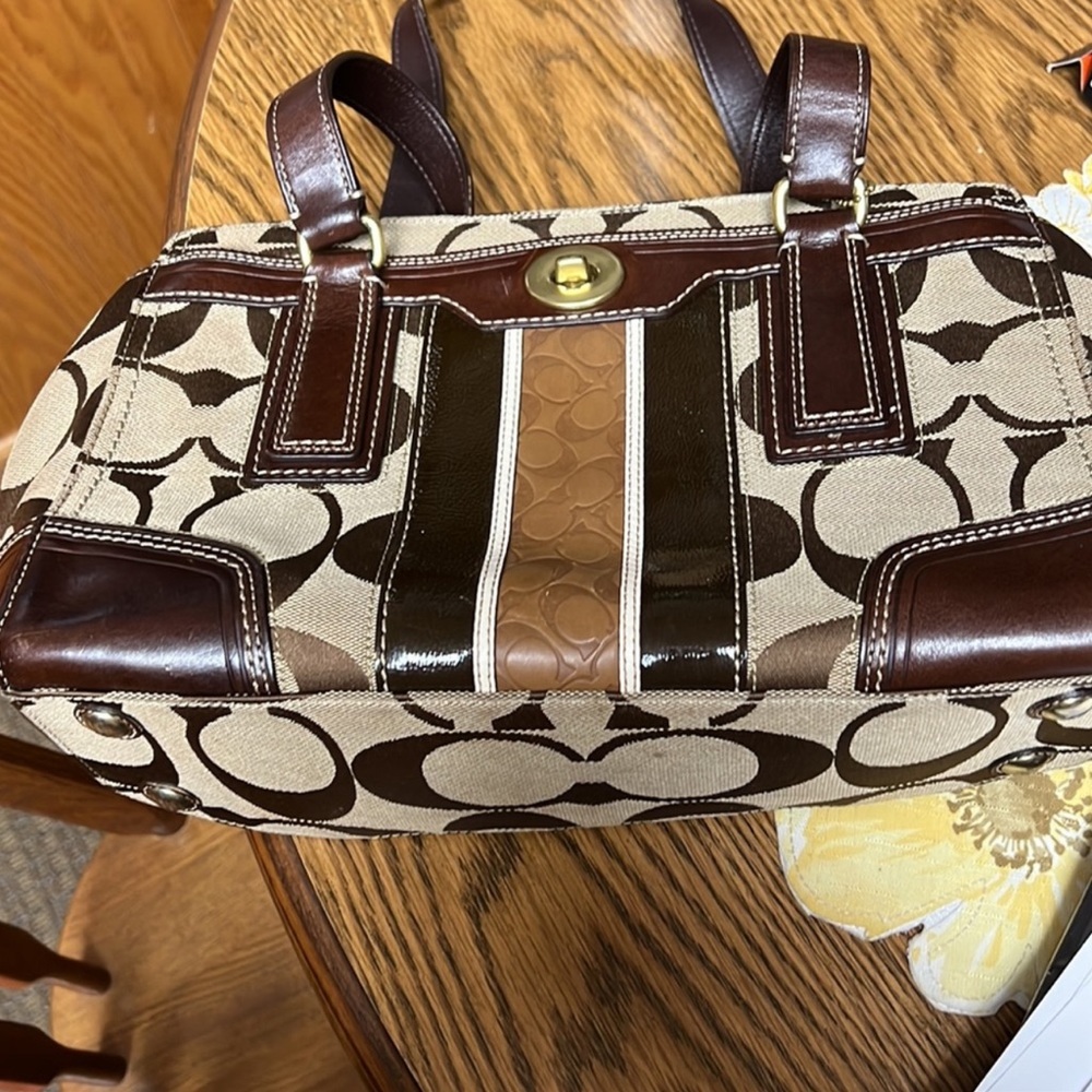 Box of 6 Handbags. Varies from NY and Company to Just Fab and a Coach.